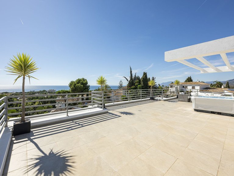 Villa for Sale in El Rosario, Malaga 5