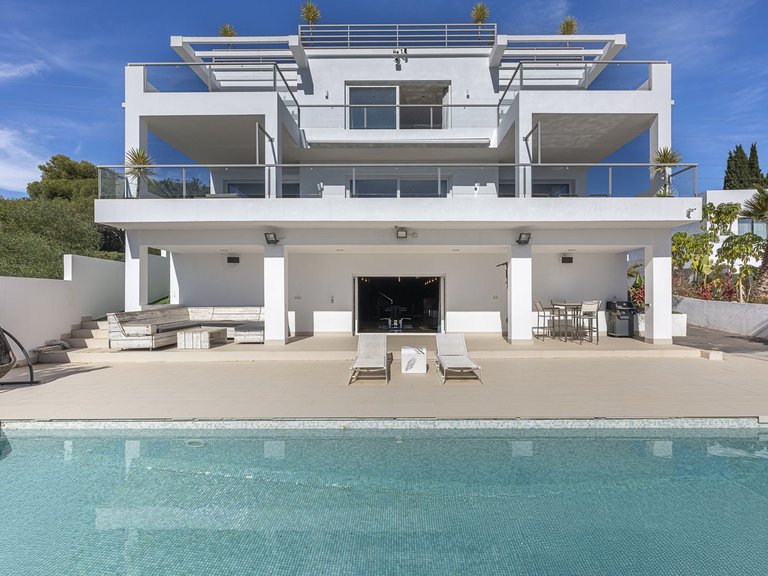 Villa for Sale in El Rosario, Malaga 52