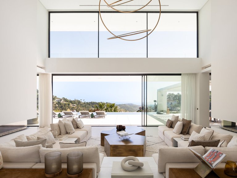 Villa for Sale in El Madroñal, Malaga 4