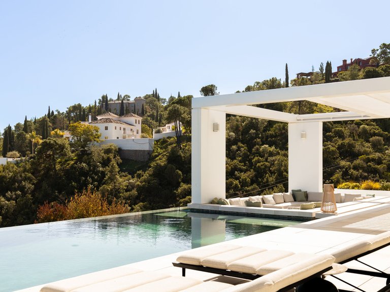 Villa for Sale in El Madroñal, Malaga 9
