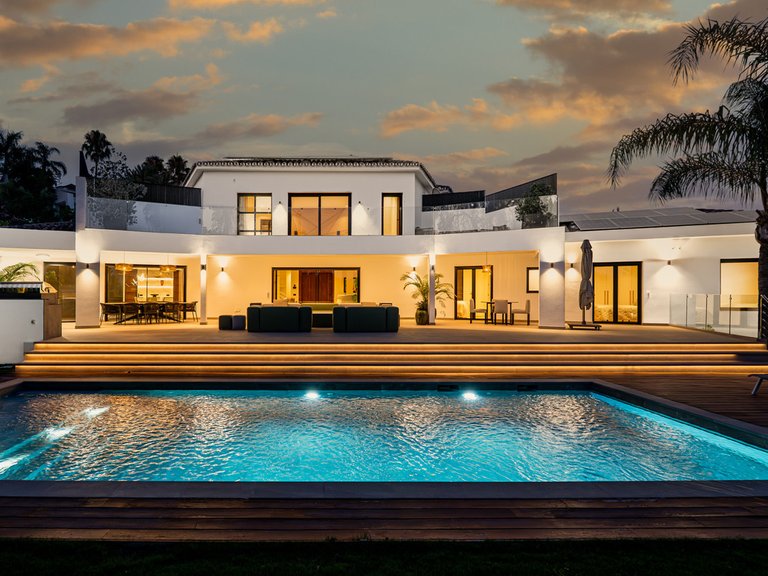 Villa for Sale in Nagüeles, Malaga 1
