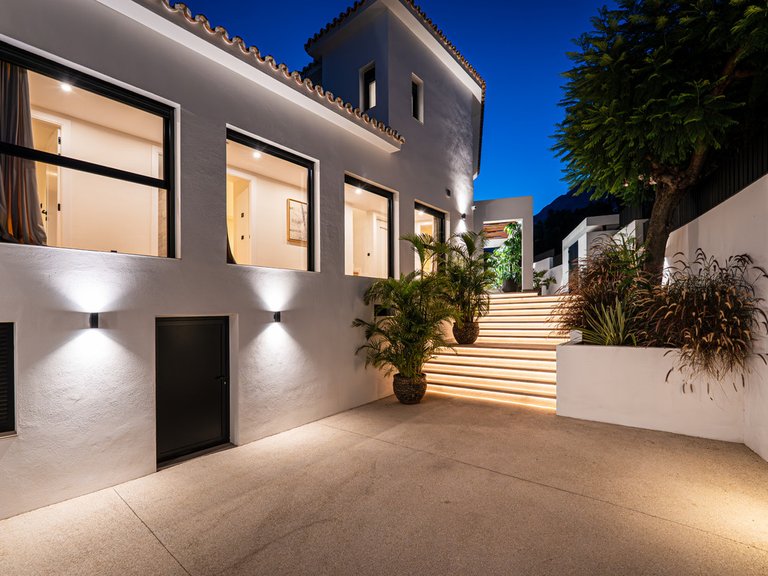 Villa for Sale in Nagüeles, Malaga 11