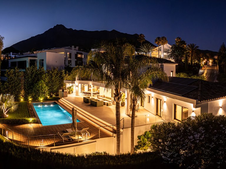 Villa for Sale in Nagüeles, Malaga 18