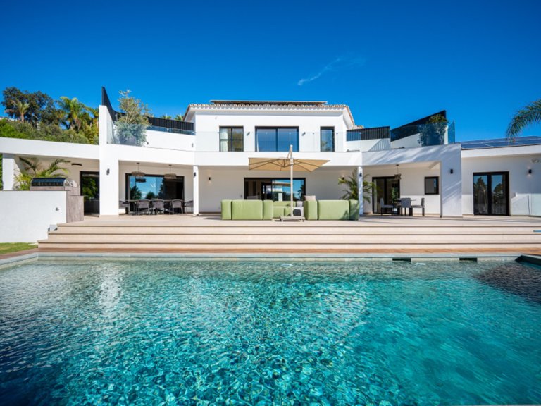 Villa for Sale in Nagüeles, Malaga 23