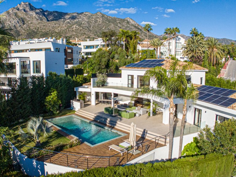 Villa for Sale in Nagüeles, Malaga 25