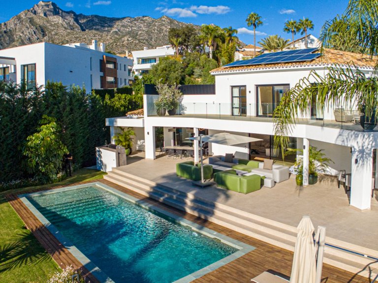 Villa for Sale in Nagüeles, Malaga 32