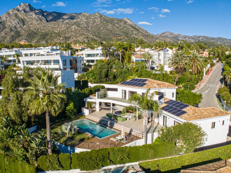 Villa for Sale in Nagüeles, Malaga 33