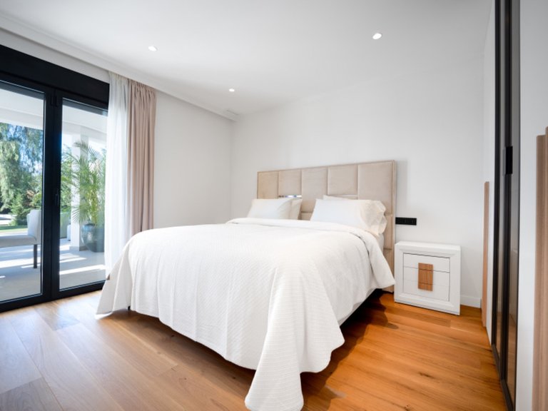 Villa for Sale in Nagüeles, Malaga 36