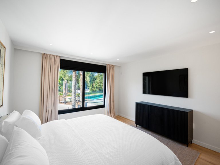 Villa for Sale in Nagüeles, Malaga 41