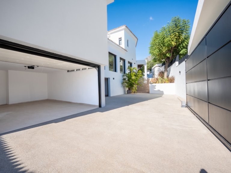 Villa for Sale in Nagüeles, Malaga 49