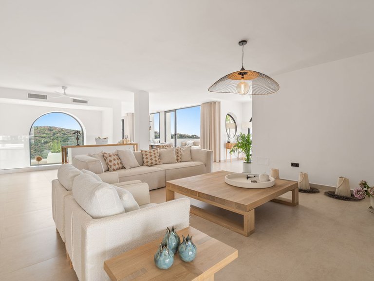 Villa for Sale in Nueva Andalucía, Malaga 24
