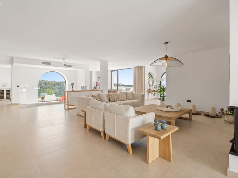 Villa for Sale in Nueva Andalucía, Malaga 25