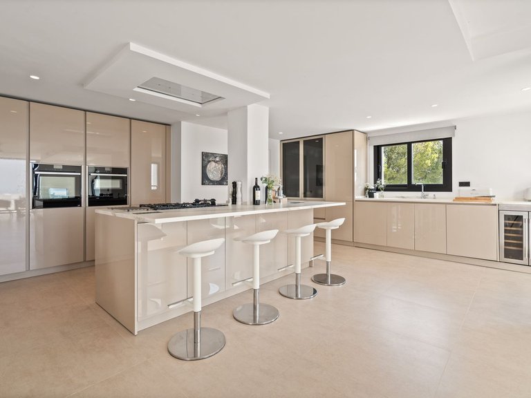 Villa for Sale in Nueva Andalucía, Malaga 26