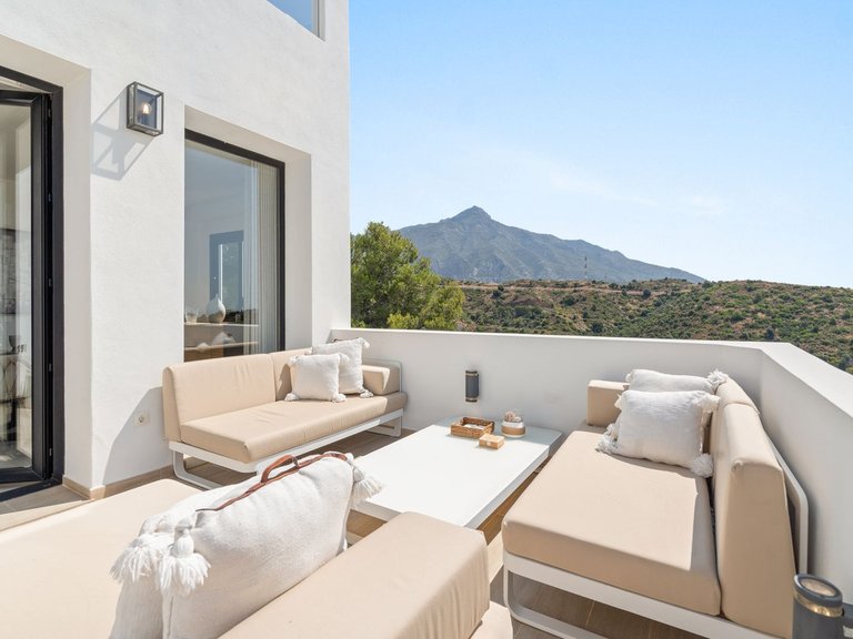 Villa for Sale in Nueva Andalucía, Malaga 29