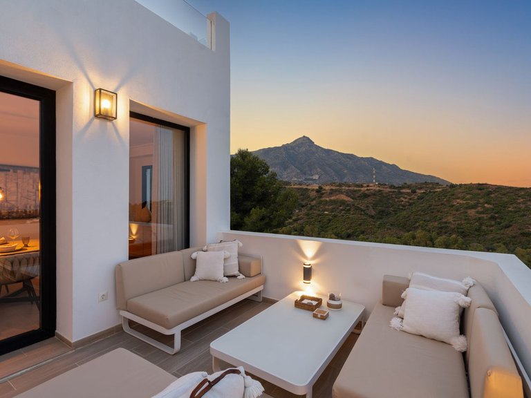 Villa for Sale in Nueva Andalucía, Malaga 30