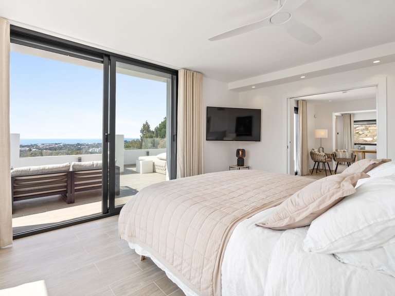 Villa for Sale in Nueva Andalucía, Malaga 35