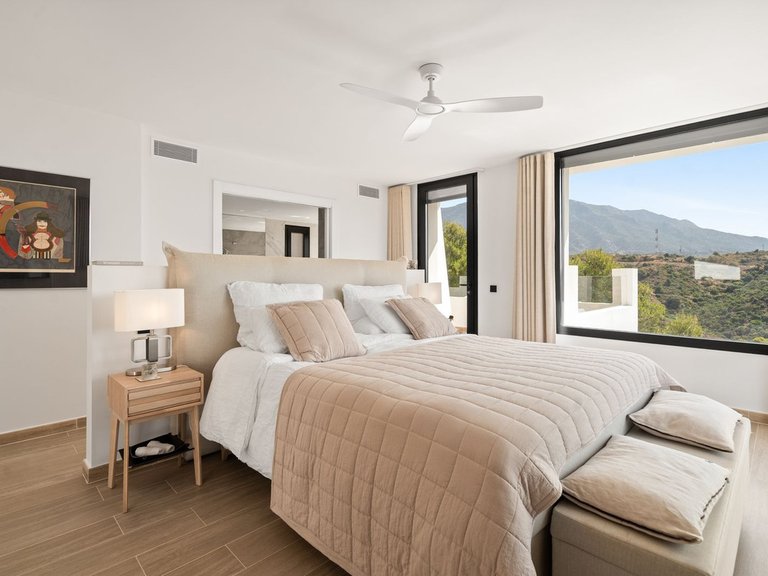 Villa for Sale in Nueva Andalucía, Malaga 36