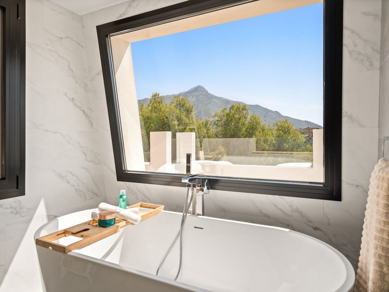 Villa for Sale in Nueva Andalucía, Malaga 37