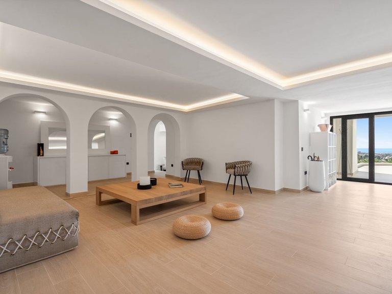 Villa for Sale in Nueva Andalucía, Malaga 41