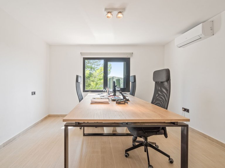 Villa for Sale in Nueva Andalucía, Malaga 50