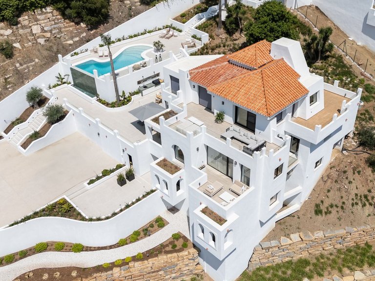 Villa for Sale in Nueva Andalucía, Malaga 55
