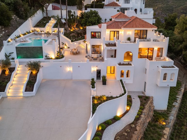 Villa for Sale in Nueva Andalucía, Malaga 58