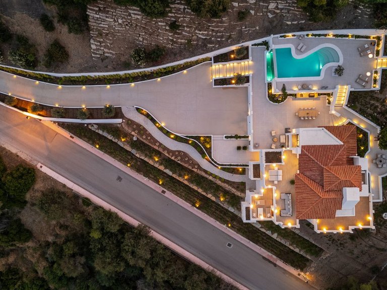 Villa for Sale in Nueva Andalucía, Malaga 59