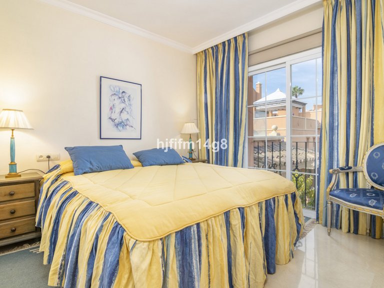 Apartment for Sale in Nueva Andalucía, Malaga 18
