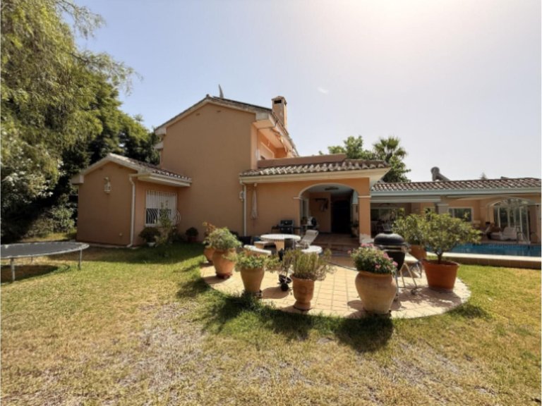 Villa for Sale in Elviria, Malaga 19