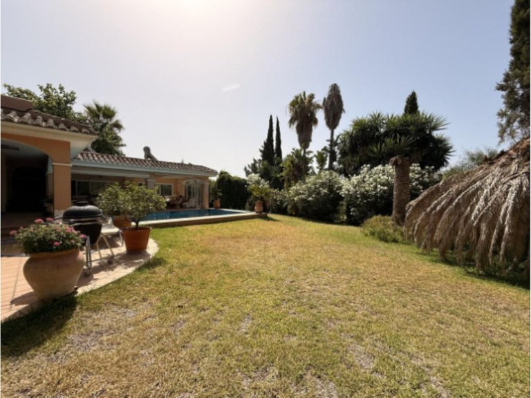 Villa for Sale in Elviria, Malaga 20
