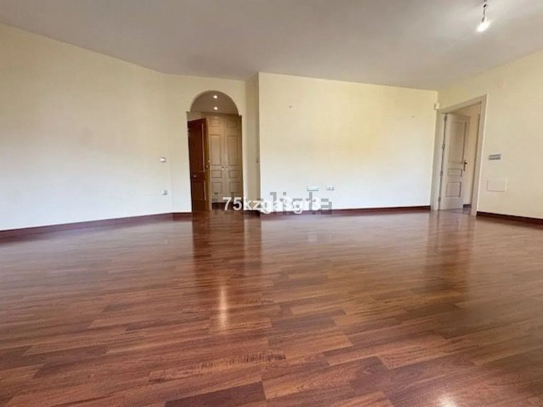 Apartment for Sale in Arroyo De La Miel, Malaga 19