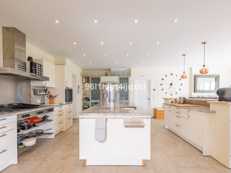 Villa for Sale in Sotogrande Alto, Cadiz 6