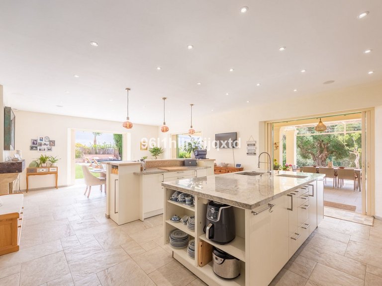 Villa for Sale in Sotogrande Alto, Cadiz 8
