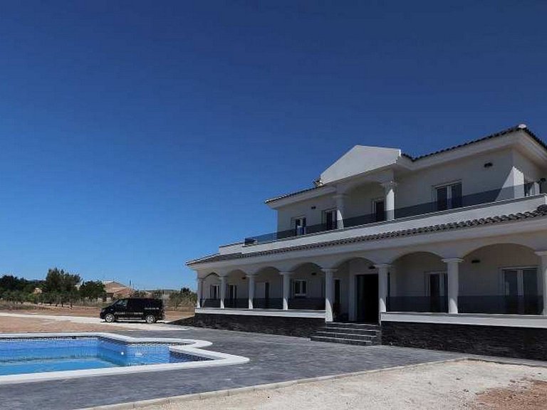 Villa for Sale in Pinoso, Alicante 2