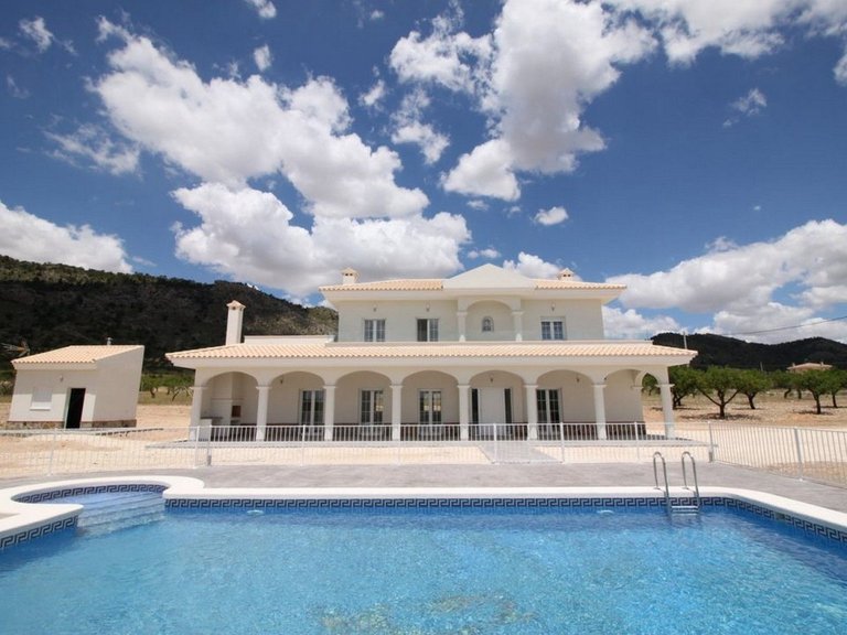 Villa for Sale in Pinoso, Alicante 3