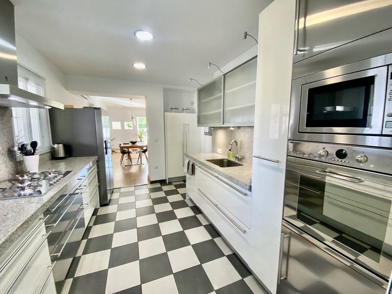 Villa for Sale in Guadalmina Baja, Malaga 9