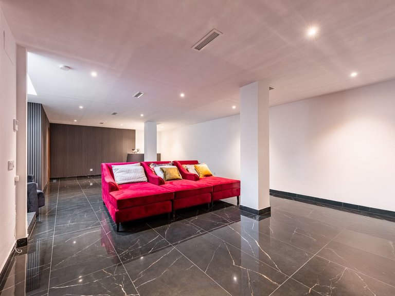 Villa for Sale in Estepona, Malaga 26