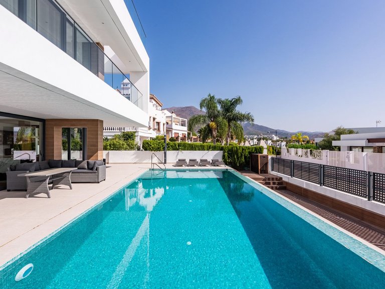 Villa for Sale in Estepona, Malaga 30