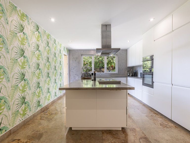Apartment for Sale in The Golden Mile, Malaga 10