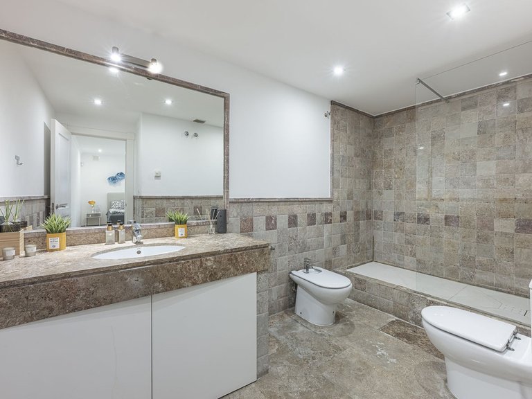 Apartment for Sale in The Golden Mile, Malaga 18