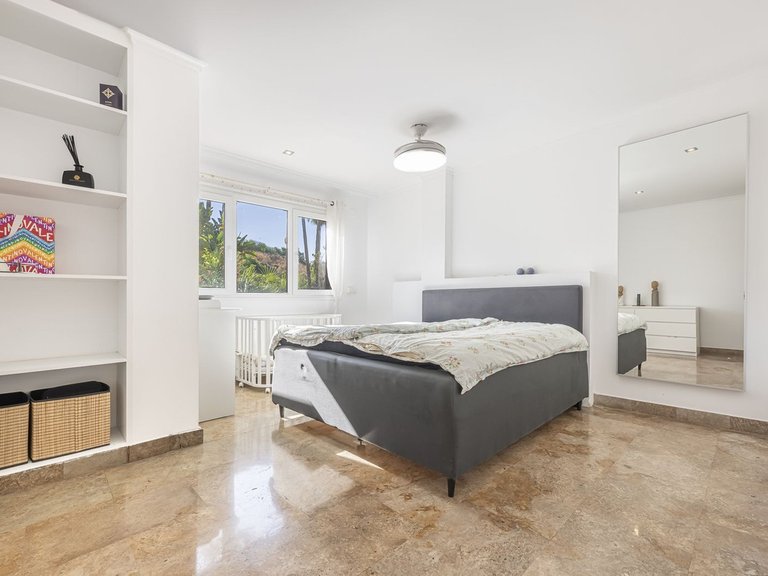 Apartment for Sale in The Golden Mile, Malaga 21