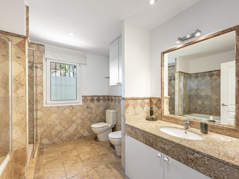 Apartment for Sale in The Golden Mile, Malaga 23
