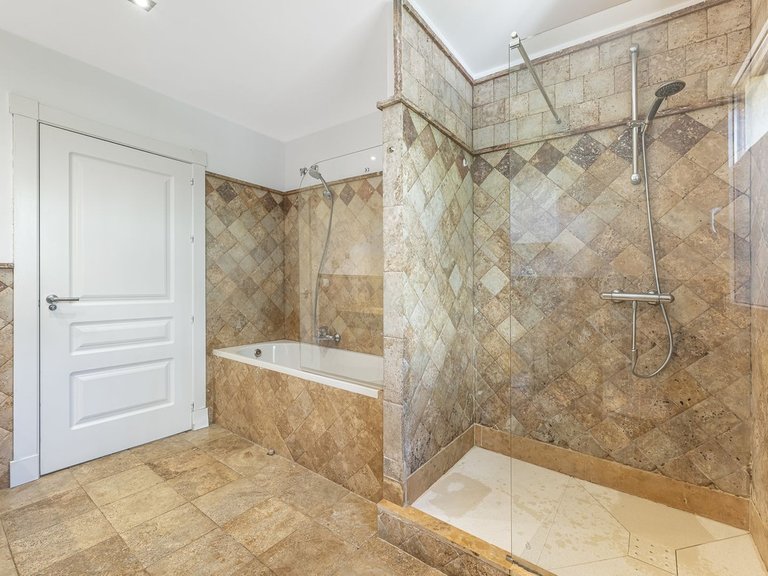 Apartment for Sale in The Golden Mile, Malaga 24