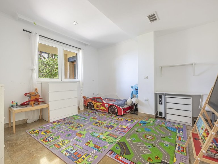 Apartment for Sale in The Golden Mile, Malaga 25