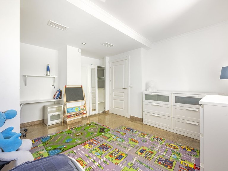 Apartment for Sale in The Golden Mile, Malaga 26