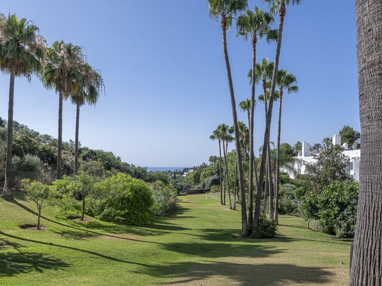Apartment for Sale in The Golden Mile, Malaga 28
