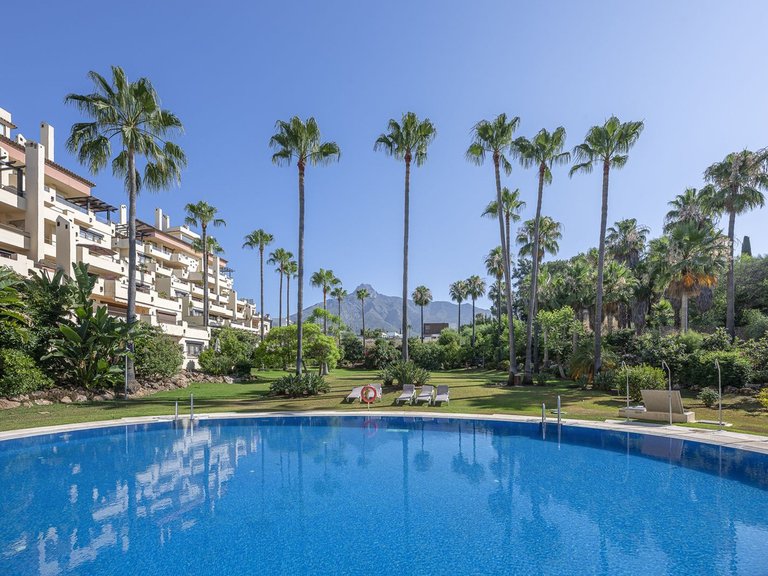 Apartment for Sale in The Golden Mile, Malaga 30