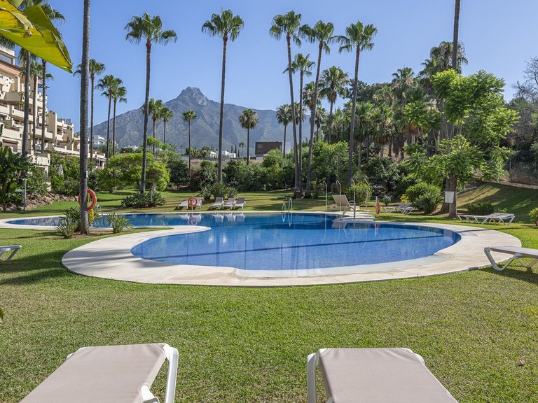 Apartment for Sale in The Golden Mile, Malaga 33