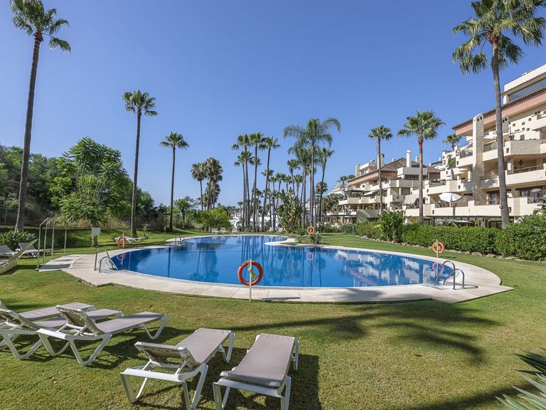 Apartment for Sale in The Golden Mile, Malaga 36