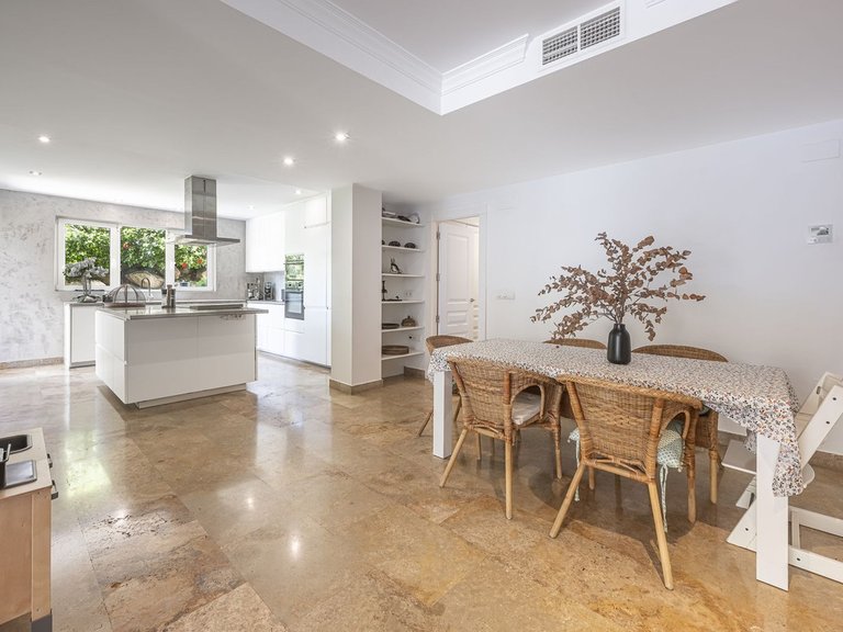Apartment for Sale in The Golden Mile, Malaga 8